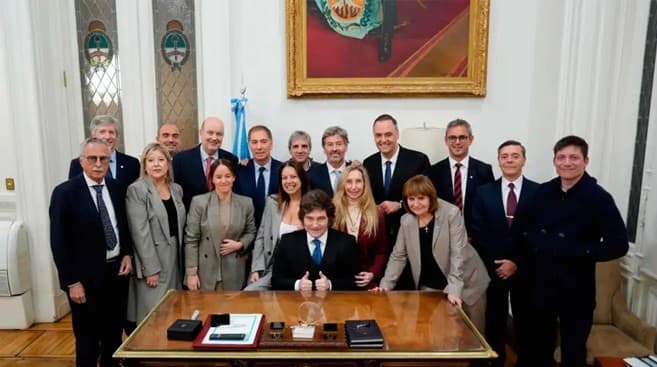 Aumento salarial de 123% en la plana mayor del Estado: cuánto cobrarán los ministros y los secretarios