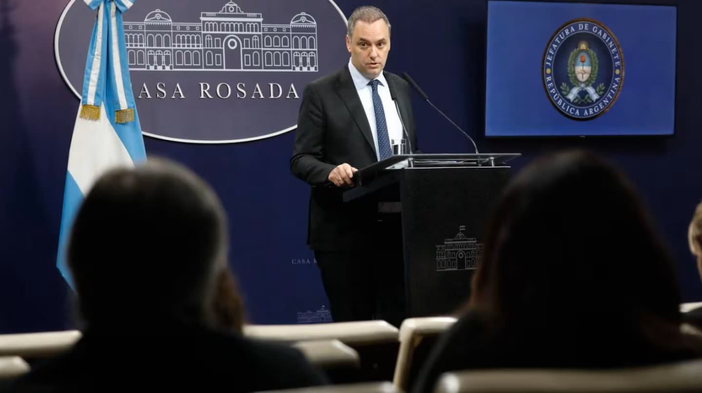 Contratista declaró que Adorni le pagó 245 mil dólares en efectivo sin factura por refacciones en su casa de country