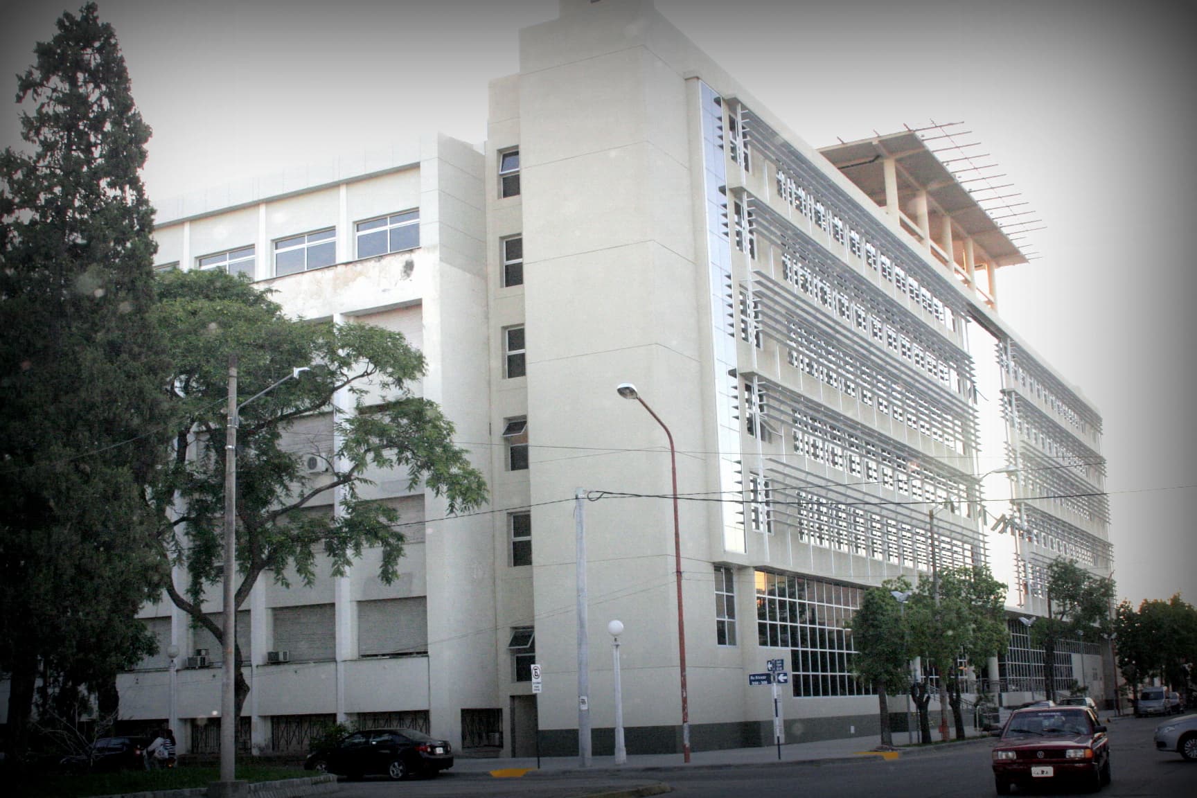 Otorgan la libertad bajo fianza a un profesor acusado de distribuir material de abuso sexual infantil