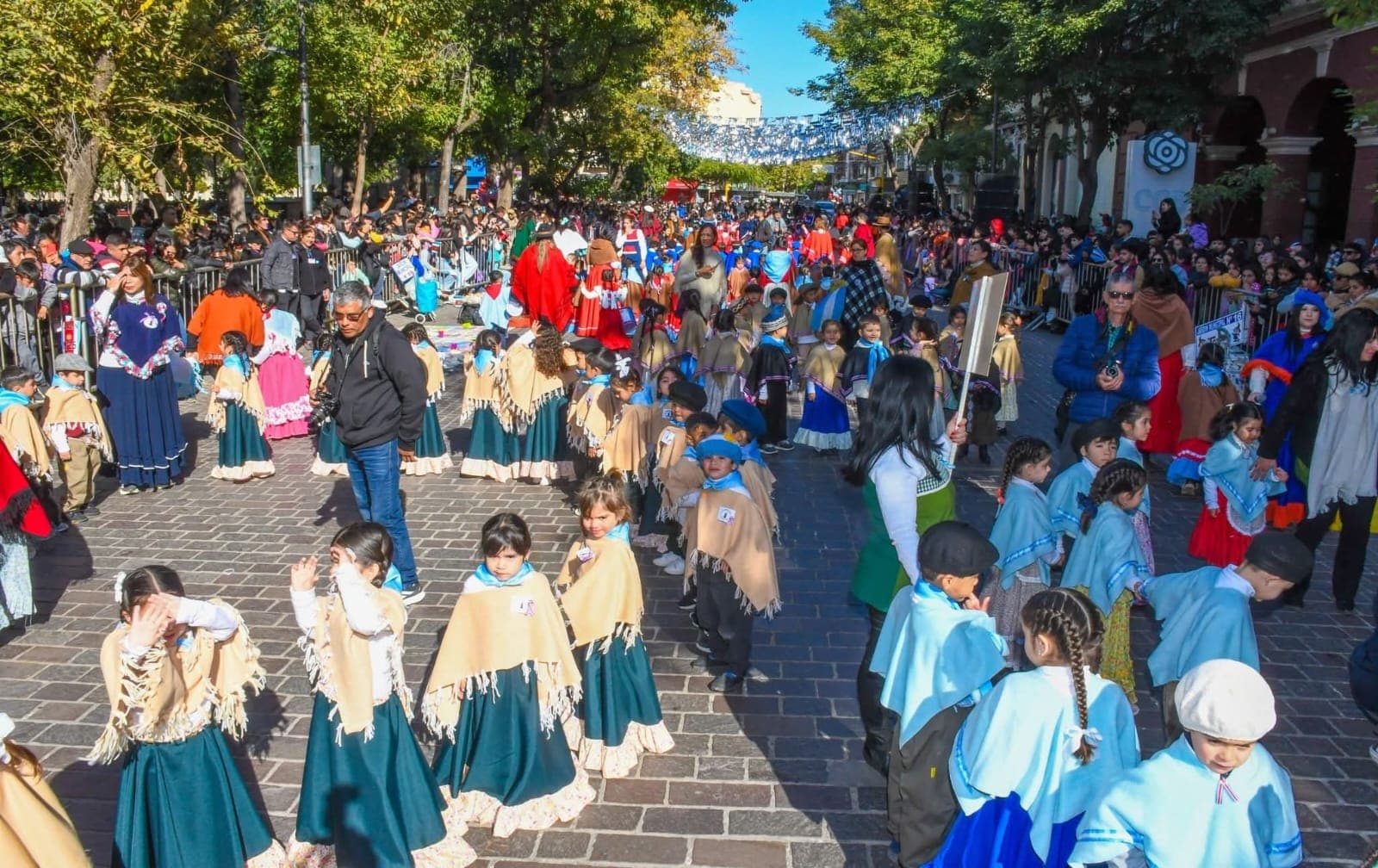 Este sábado el Santiago Baila con la participación de alumnos de los jardines de infantes