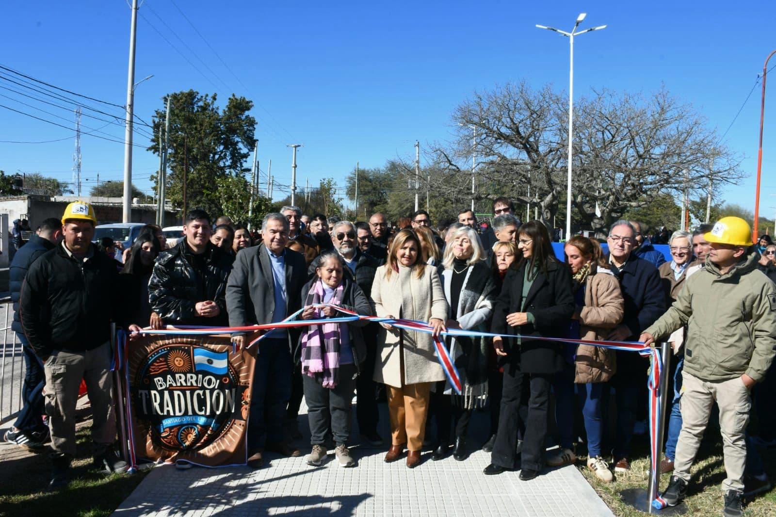 Fuentes inauguró la remodelación de la plazoleta del barrio Tradición