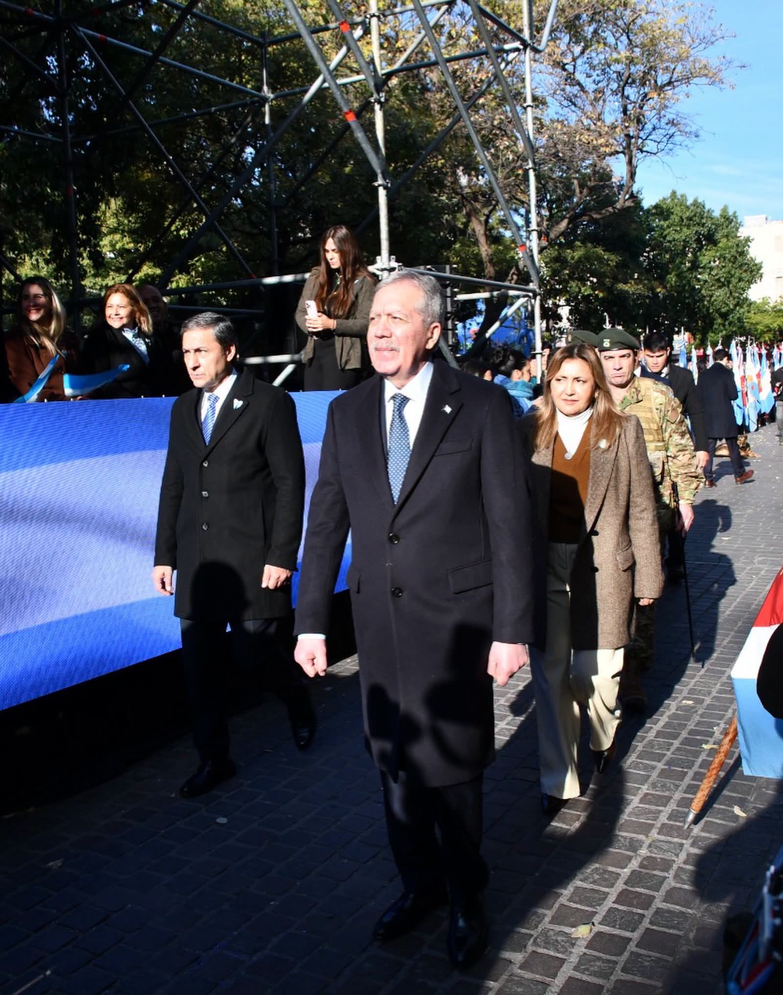 El Gobernador Elías Suárez presidió el acto por el 210° aniversario de la Independencia argentina