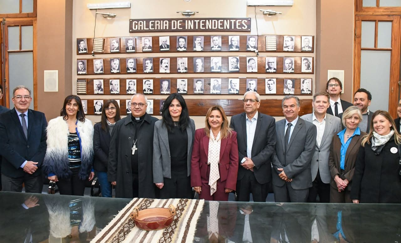 Fuentes recibió la visita de la embajadora del Líbano en la sede del municipio