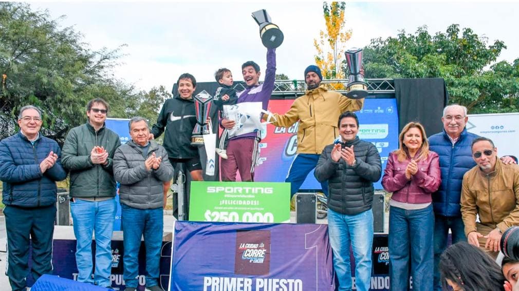 Fuentes, Benavente y Dapello premiaron a los ganadores de la competencia La Ciudad Corre
