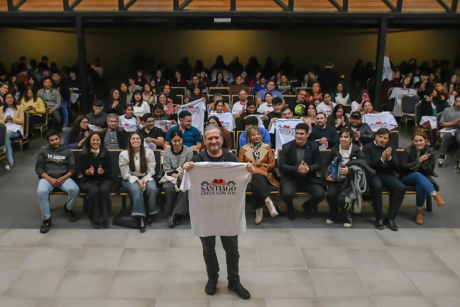 Cientos de jóvenes partíciparon en Fernández de un conservatorio con Darío Sztajnszrajber