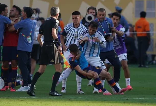 La FIFA abrió una investigación disciplinaria contra Argentina tras los incidentes en la final del Mundial