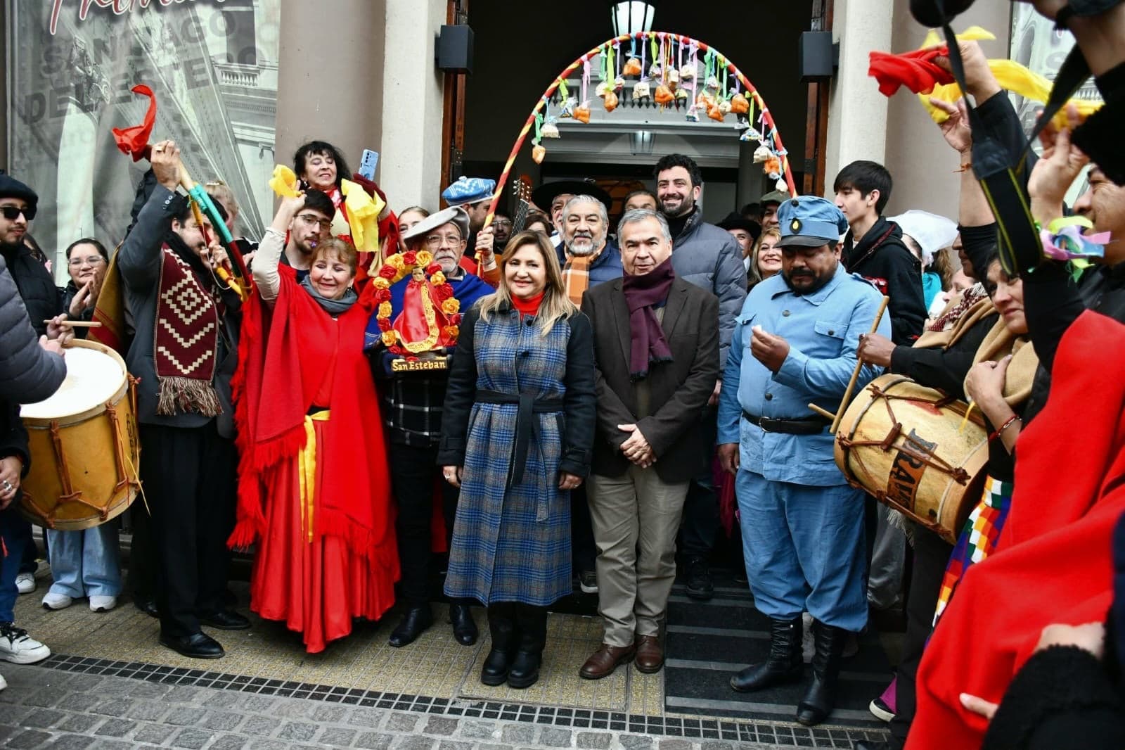 La intendente Fuentes y Benavente destacaron la participación de más de 1000 artistas en la Acción Teatral Urbana