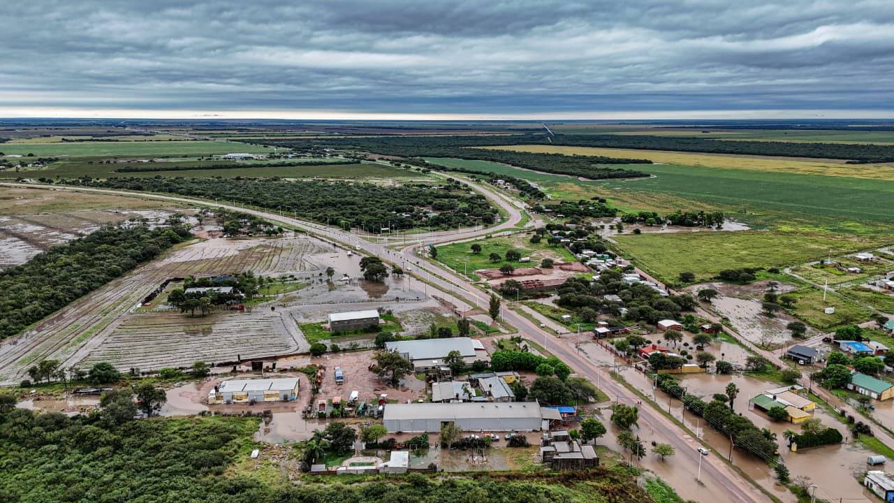 La provincia lleva asistencia tras las inundaciones a Los Juries